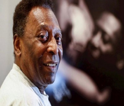Pele returns to hospital for cancer treatment Pele returns to hospital for cancer treatment