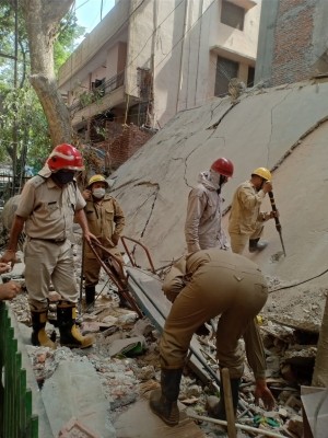 Under renovation house collapses in Delhi, 5 trapped Under renovation house collapses in Delhi, 5 trapped