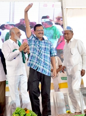 AAP's tryst with farmers in K'taka gets major parties worried AAP's tryst with farmers in K'taka gets major parties worried