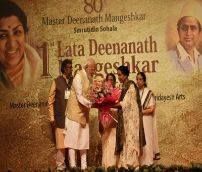 PM cherishes memories of his 'elder sister' Lata Mangeshkar PM cherishes memories of his 'elder sister' Lata Mangeshkar