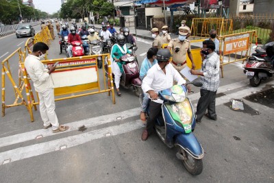 Restriction on vehicles in Bannari-Karappalam stretch in TN: Traders down shutters Restriction on vehicles in Bannari-Karappalam stretch in TN: Traders down shutters