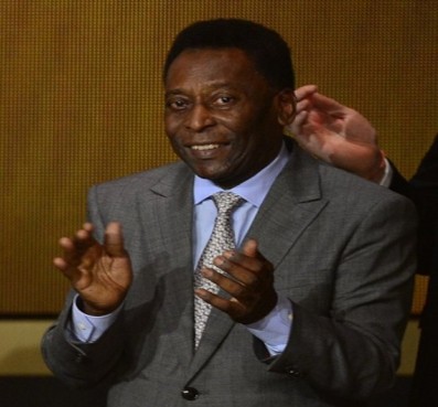 Pele leaves hospital after cancer treatment Pele leaves hospital after cancer treatment
