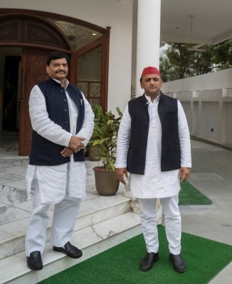 Akhilesh-Shivpal rift widens Akhilesh-Shivpal rift widens