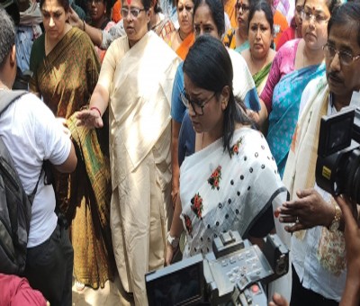 Hanshkhali Horror: UP Min skips visit as BJP's fact-finding team meets victim's family Hanshkhali Horror: UP Min skips visit as BJP's fact-finding team meets victim's family