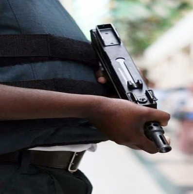 Bank guard's shotgun goes off accidentally in J&K, 3 injured Bank guard's shotgun goes off accidentally in J&K, 3 injured