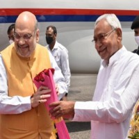 Amit Shah meets Nitish Kumar at Patna airport