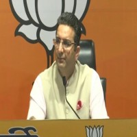 Gandhis, Cong also selling country's highest civilian honour: BJP