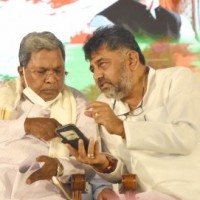 FIR against Surjewala, Shivakumar, Siddaramaiah, 32 others for unlawful assembly in K'taka