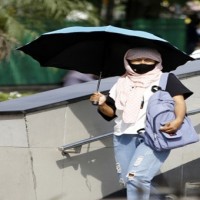 Delhi witnesses another hot day