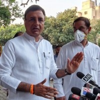 Congress takes jibe at Centre over petrol price