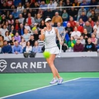 Billie Jean King Cup: World No 1 Swiatek steers Poland into finals