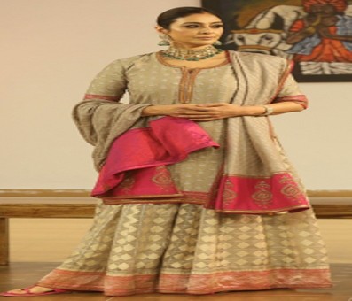 On National Handlooms Day, Tabu steps out in Telangana's traditional weaves