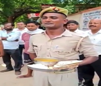 UP cop complains about poor food quality, video goes viral UP cop complains about poor food quality, video goes viral