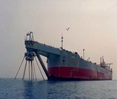 Yemeni conglomerate puts up $1.2mn to salvage rotting tanker Yemeni conglomerate puts up $1.2mn to salvage rotting tanker