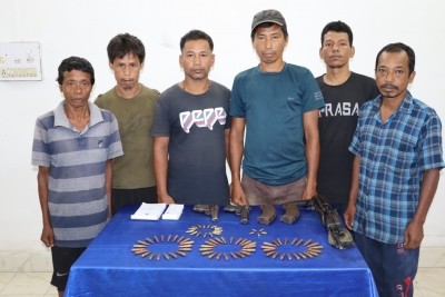 4 top Tripura militants flee Bangladeshi camp, surrender to state police 4 top Tripura militants flee Bangladeshi camp, surrender to state police