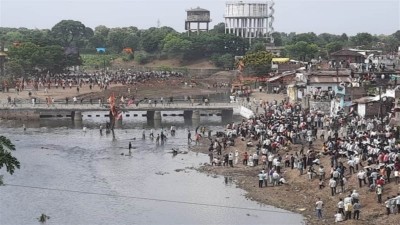 Over 200 injured in annual stone-pelting fair in MP's Chhindwara Over 200 injured in annual stone-pelting fair in MP's Chhindwara