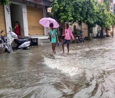 Heavy rain wreaks havoc in Raj, schools closed in 3 districts Heavy rain wreaks havoc in Raj, schools closed in 3 districts