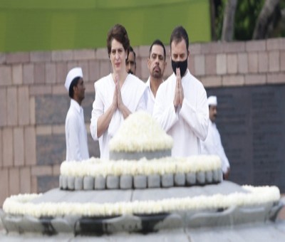 Rahul, Priyanka pay tributes to Rajiv Gandhi on 78th birth anniversary Rahul, Priyanka pay tributes to Rajiv Gandhi on 78th birth anniversary