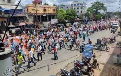 Odisha Cong takes out protest march to Raj Bhavan against price hike Odisha Cong takes out protest march to Raj Bhavan against price hike