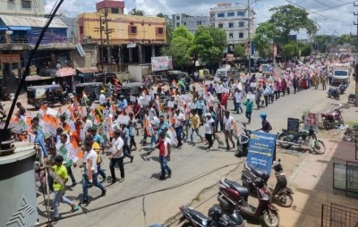 Odisha Cong takes out protest march to Raj Bhavan against price hike