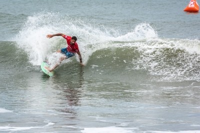 Top surfers qualify for next rounds in Covelong Classic
