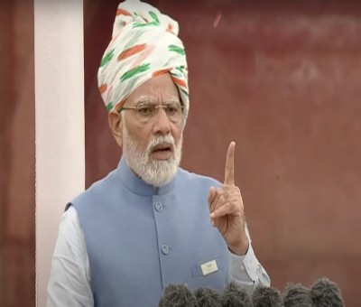 PM Modi mentions Nehru in Independence day speech after Savarkar PM Modi mentions Nehru in Independence day speech after Savarkar