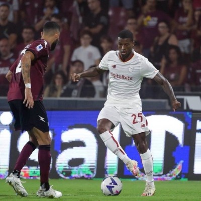 Wijnaldum suffers broken leg two weeks after joining Roma Wijnaldum suffers broken leg two weeks after joining Roma