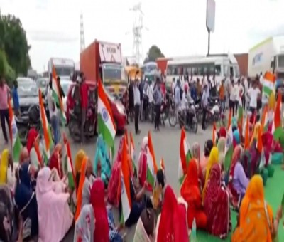 Farmers jam Delhi-Jaipur e-way to protest low compensation for land Farmers jam Delhi-Jaipur e-way to protest low compensation for land