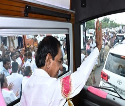 KCR leads massive rally to Munugode to launch TRS campaign KCR leads massive rally to Munugode to launch TRS campaign