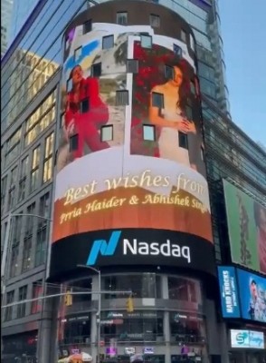 Sara's fans light up Times Square billboard, do flashmob on her birthday