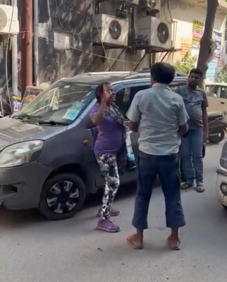 Noida: Woman slaps e-rickshaw driver 17 times in 90 secs, arrested