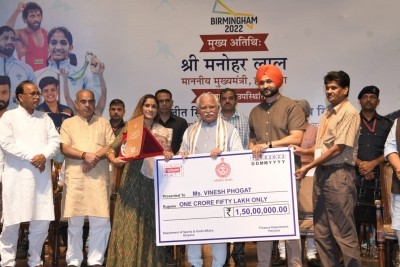 Haryana CM felicitates CWG medalists Haryana CM felicitates CWG medalists