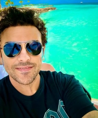 Adnan Sami says 'Alvida' to sweet temptations, asks celebs to join him Adnan Sami says 'Alvida' to sweet temptations, asks celebs to join him
