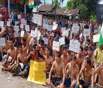 Demonstration in Arunachal against denial on residential certificates Demonstration in Arunachal against denial on residential certificates