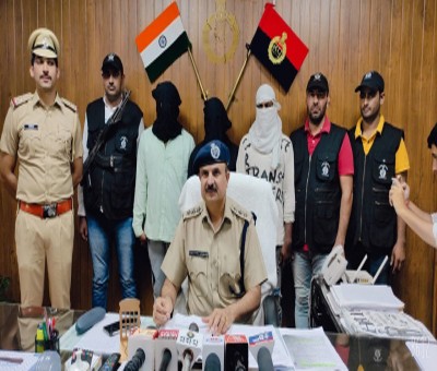 Three held for robbing jewellery shop in Gurugram Three held for robbing jewellery shop in Gurugram