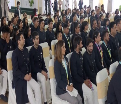PM Modi felicitates India's Commonwealth Games contingent PM Modi felicitates India's Commonwealth Games contingent