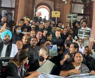 Cong MPs protest march reach Vijay Chowk Cong MPs protest march reach Vijay Chowk