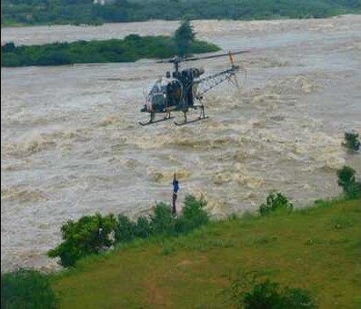 Army choppers rescue farmers trapped in middle of river