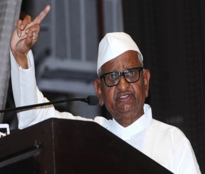 Anna Hazare reminds Kejriwal of his own lines from 'Swaraj' over excise policy Anna Hazare reminds Kejriwal of his own lines from 'Swaraj' over excise policy