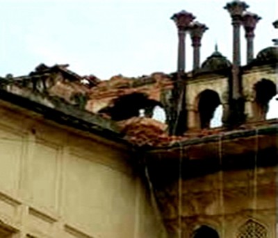 Historic Imambara's paraper collapses due to heavy rains Historic Imambara's paraper collapses due to heavy rains