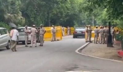 Additional police force deployed outside Cong HQ, Sonia Gandhi's residence Additional police force deployed outside Cong HQ, Sonia Gandhi's residence