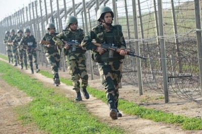 BSF nabs intruder at Jammu border BSF nabs intruder at Jammu border