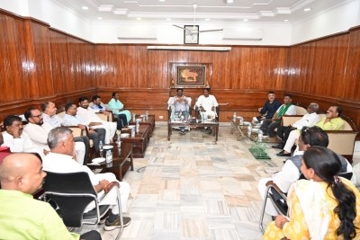 Jharkhand political turmoil: Ruling coalition MLAs shifted to Latratu Jharkhand political turmoil: Ruling coalition MLAs shifted to Latratu