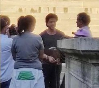 SRK's pix from 'Dunki' set in Budapest goes viral SRK's pix from 'Dunki' set in Budapest goes viral