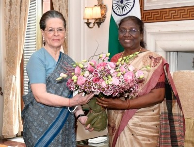 Sonia meets President Droupadi Murmu Sonia meets President Droupadi Murmu