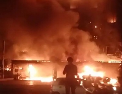 Fire breaks out in Gujarat hotel, 27 rescued Fire breaks out in Gujarat hotel, 27 rescued