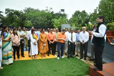 Essar's Prashant Ruia takes pledge to lead the movement of Clean and Green India Essar's Prashant Ruia takes pledge to lead the movement of Clean and Green India