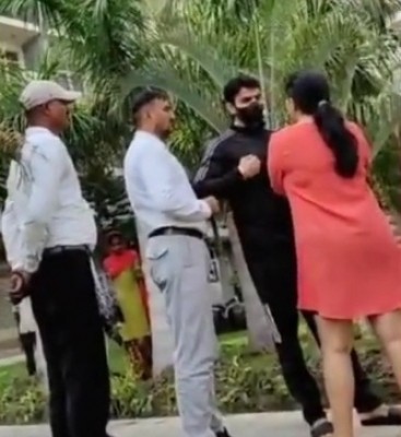 Noida police takes cognizance after video of BJP leader abusing woman goes viral Noida police takes cognizance after video of BJP leader abusing woman goes viral