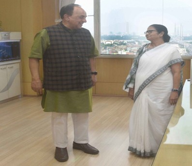 Subramanian Swamy meets Mamata Banerjee at Nabanna Subramanian Swamy meets Mamata Banerjee at Nabanna