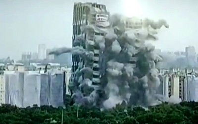 Noida twin towers demolished Noida twin towers demolished